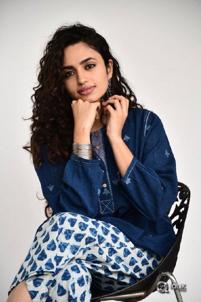 Malavika-Nair-New-Stills